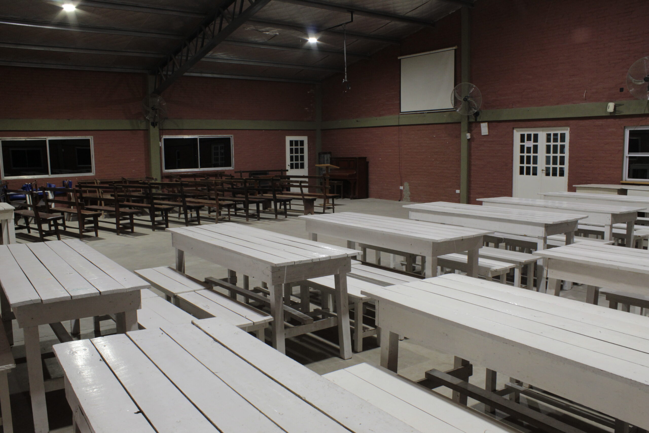 2427 SUM PB Comedor Templo Pantalla