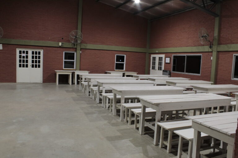 2433 SUM PB Patio Comedor Ventana Pasaplatos B