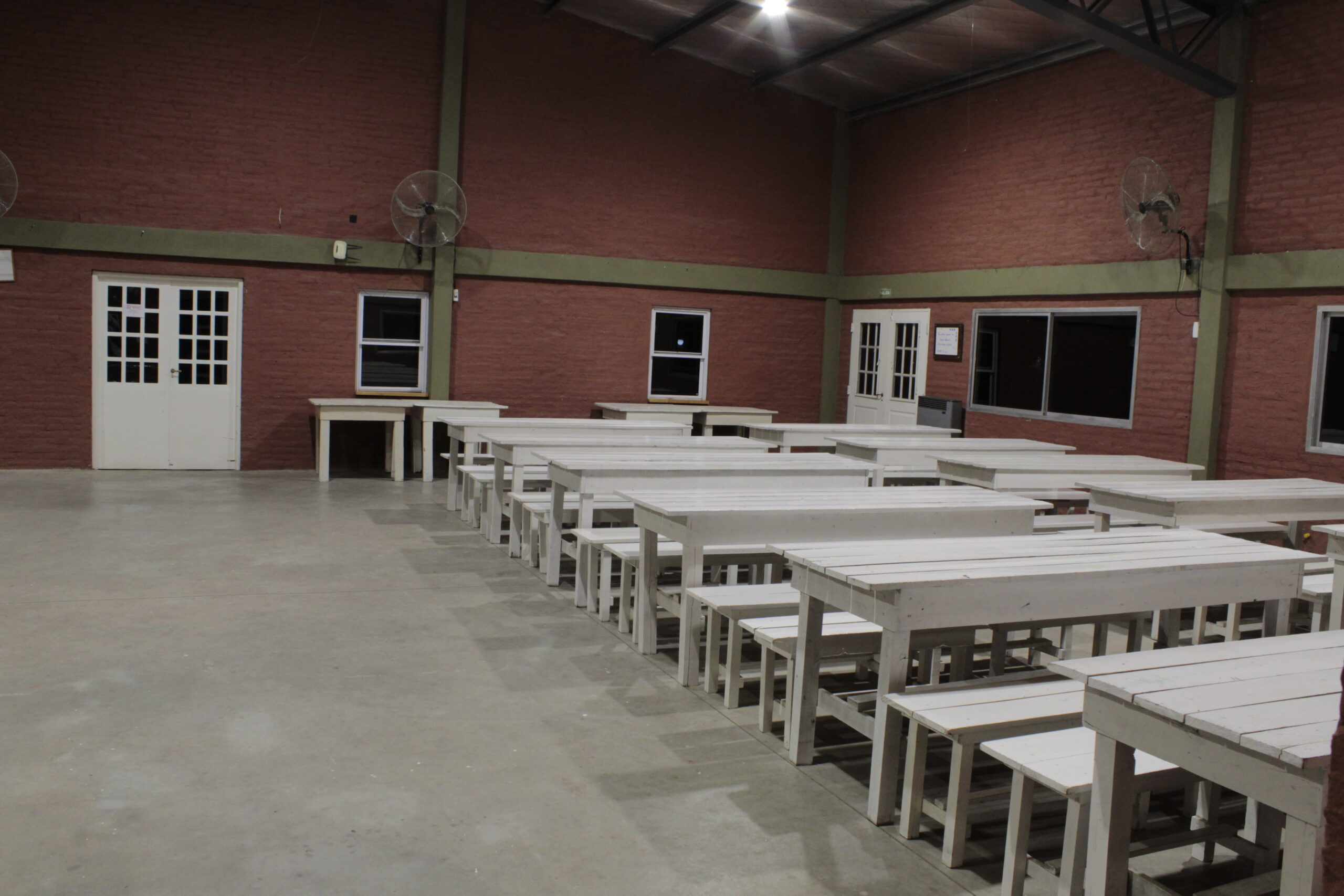 2433 SUM PB Patio Comedor Ventana Pasaplatos B